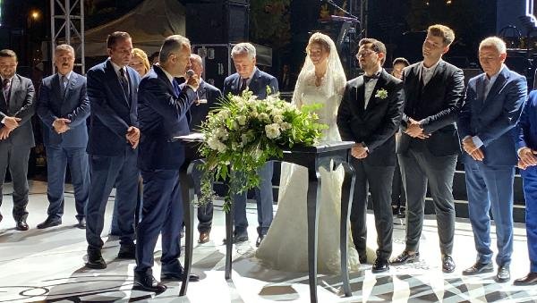 Belediye Başkanı, oğlunun nikahını kıydı