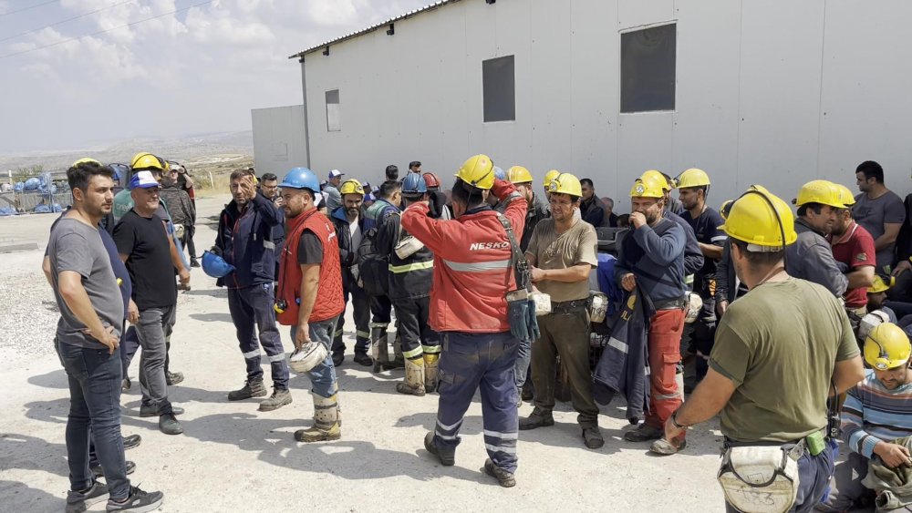 Maden işçileri açlık grevini sonlandırdı, oturma eylemine geçti