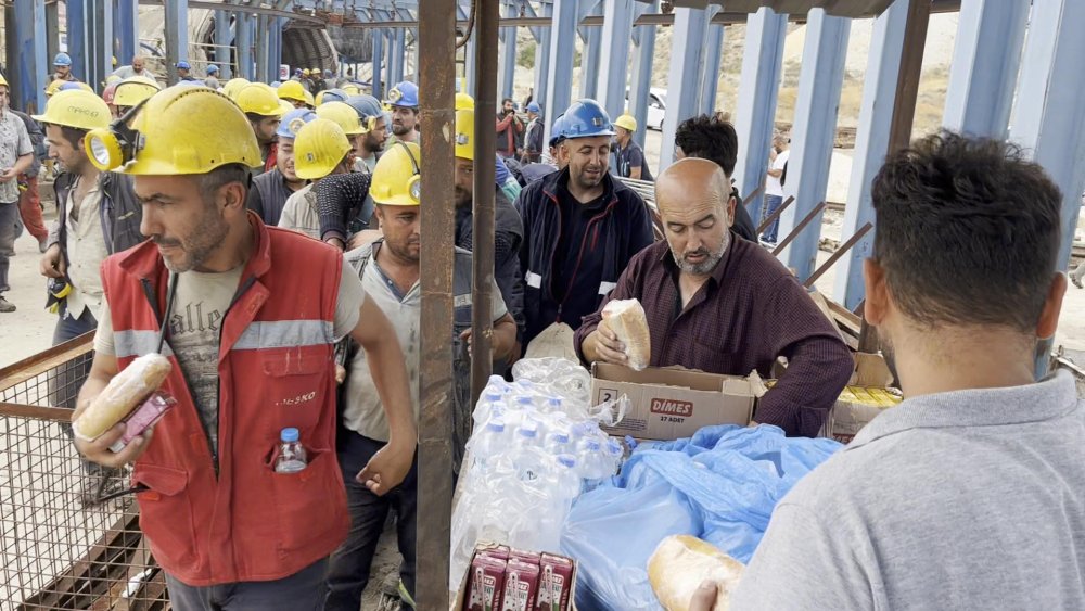 Maden işçileri açlık grevini sonlandırdı, oturma eylemine geçti
