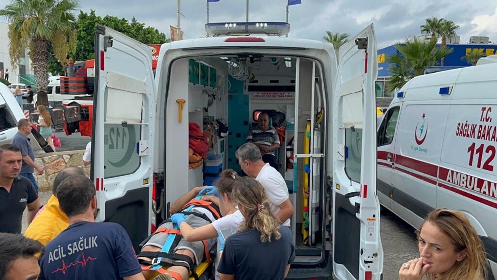 Midibüs dere yatağına uçtu: Çok sayıda yaralı var