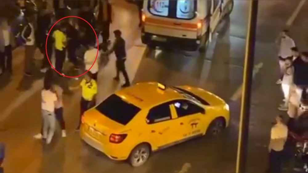 Kazada yaralanan kadına tekme atıp kaçtı