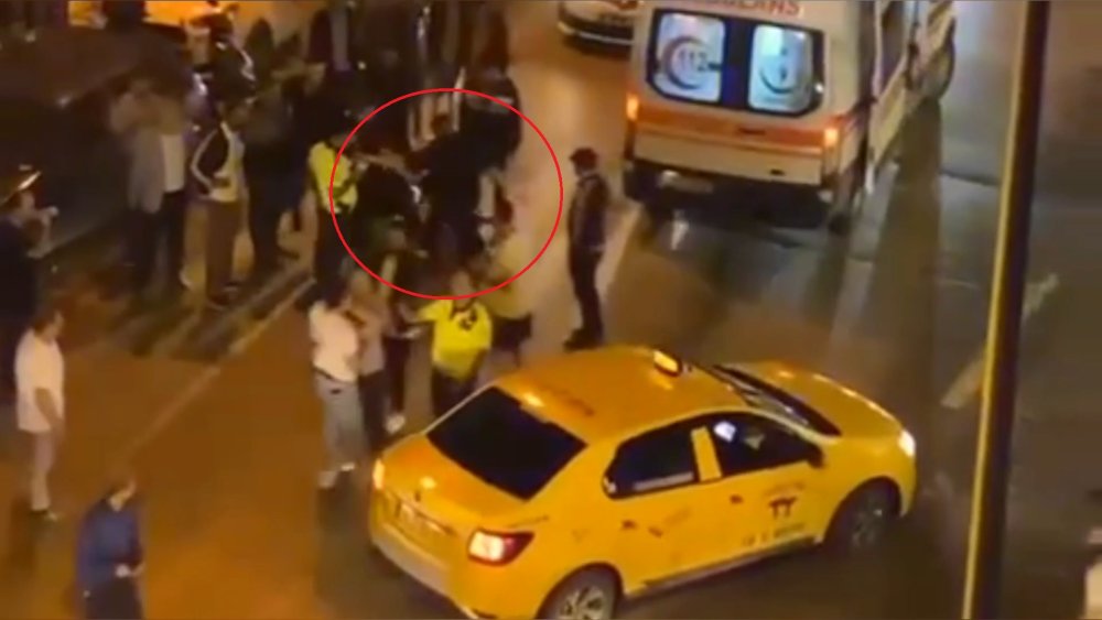 Kazada yaralanan kadına tekme atıp kaçtı