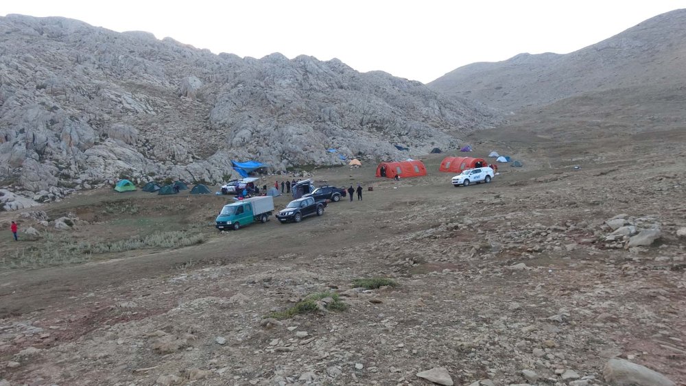 Mağarada rahatsızlanan ABD'li araştırmacıya 1040 metre derinlikte müdahale