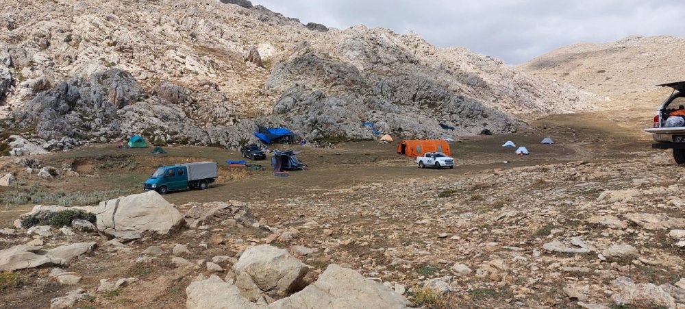 Mağarada rahatsızlanan ABD'li araştırmacıya 1040 metre derinlikte müdahale