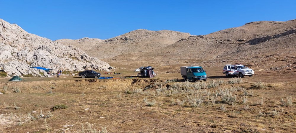 Mağarada rahatsızlanan ABD'li araştırmacıya 1040 metre derinlikte müdahale