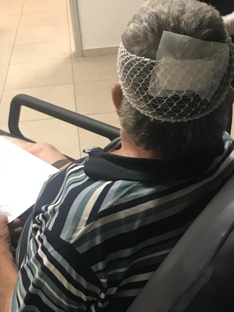 Sokak köpeklerini beslerken başından vuruldu