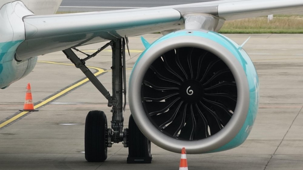 Uçak 2 kez acil iniş yapmıştı: Teknik ekip bekleniyor