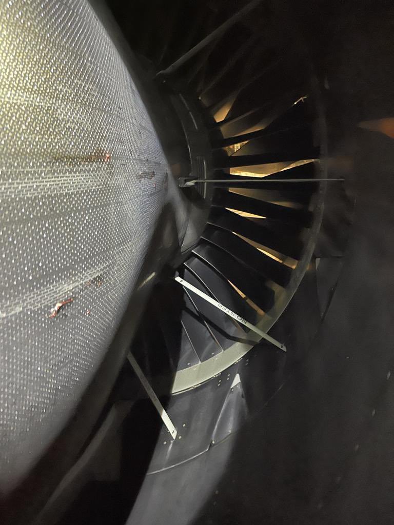 Uçak 2 kez acil iniş yapmıştı: Teknik ekip bekleniyor