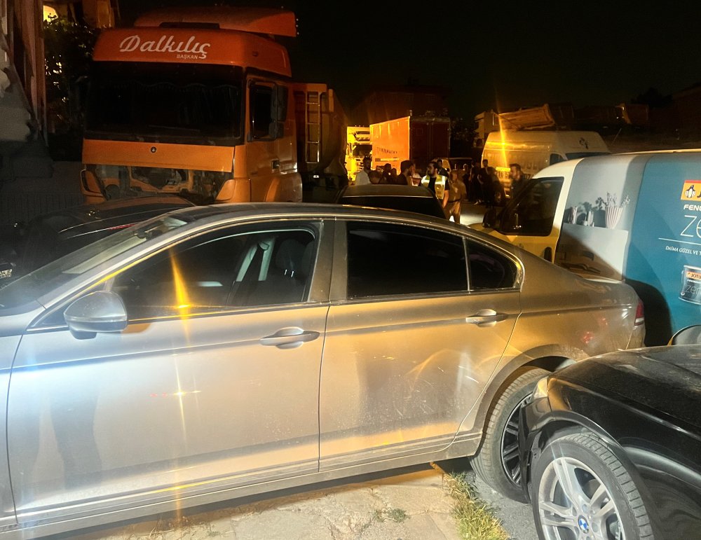 Yokuş aşağı kayan kamyon 6 araca çarptı!