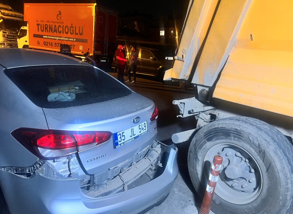 Yokuş aşağı kayan kamyon 6 araca çarptı!