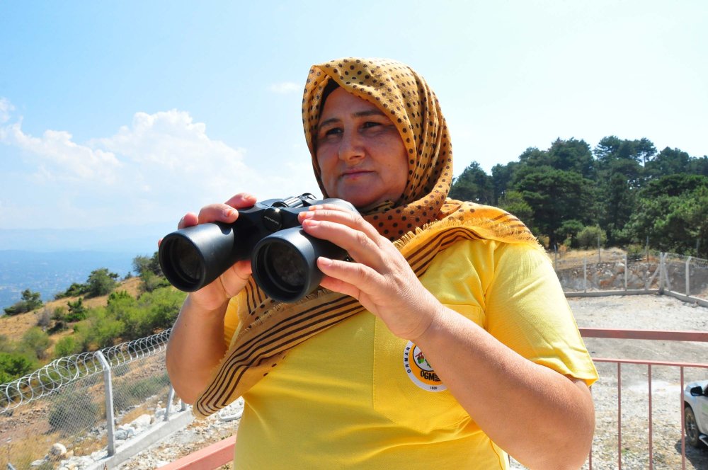 35 yıldır sürdürüyordu: 'Duman gözcüsü' nöbeti eşine devretti