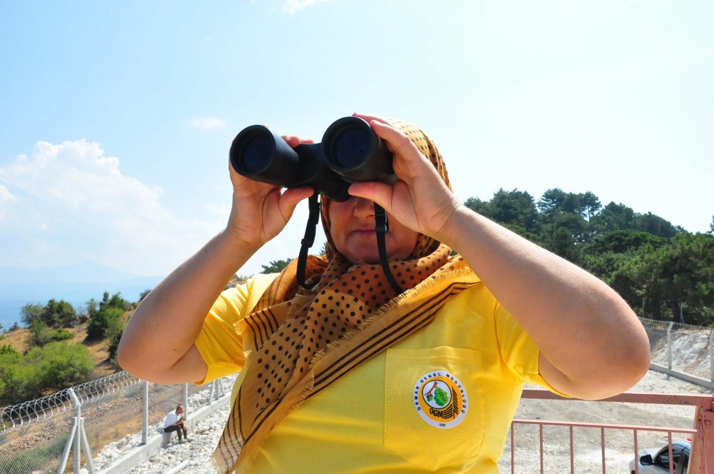 35 yıldır sürdürüyordu: 'Duman gözcüsü' nöbeti eşine devretti