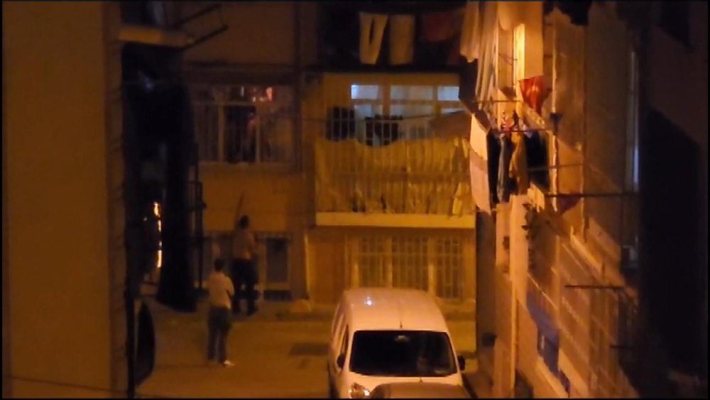 Alacaklısının kapısına elinde bıçakla kapıya dayandı