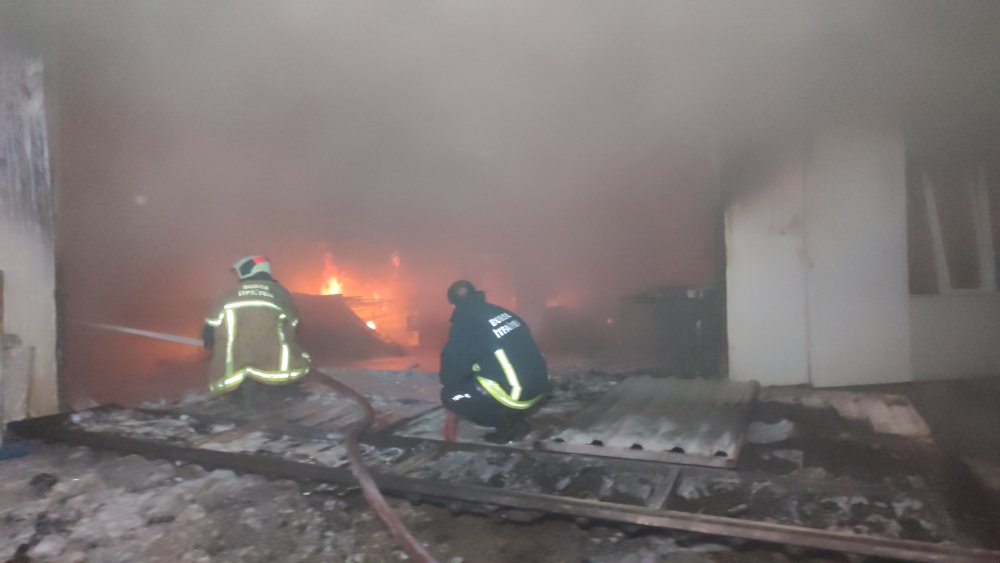 Mobilya imalathanesindeki yangın