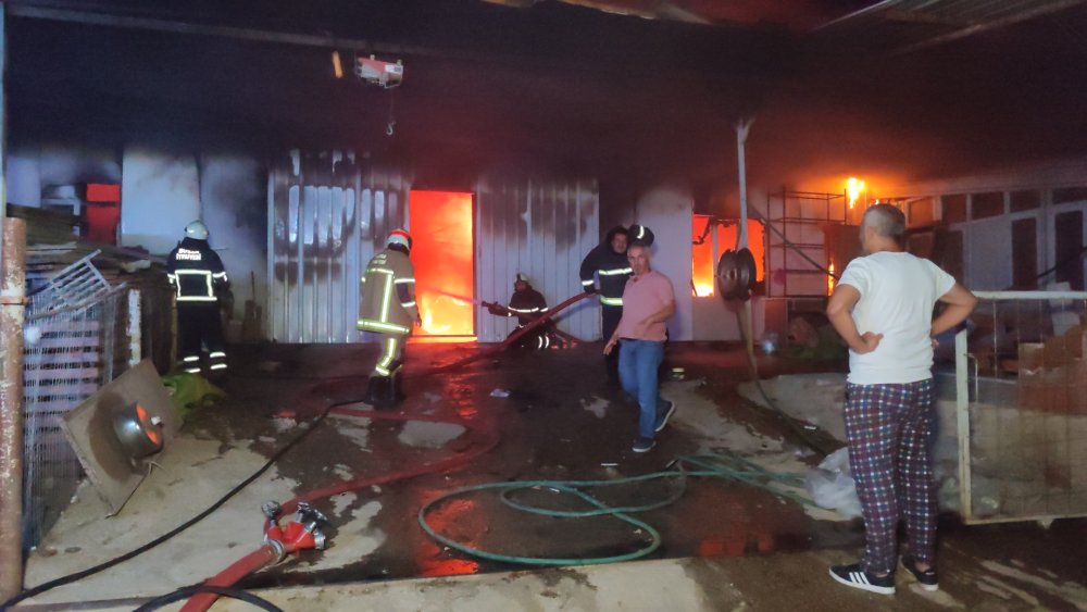 Mobilya imalathanesindeki yangın