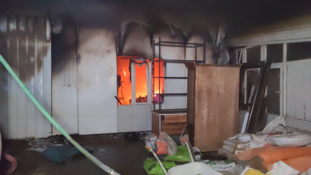 Mobilya imalathanesindeki yangın