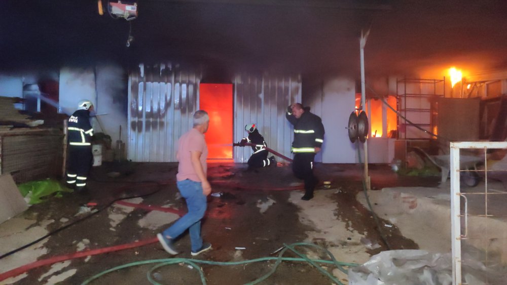 Mobilya imalathanesindeki yangın