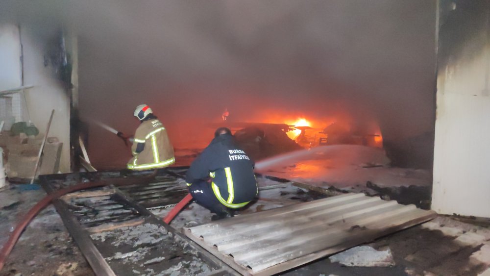 Mobilya imalathanesindeki yangın