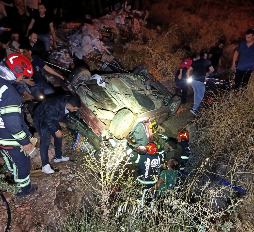 Otomobil kanala uçtu: 4 ölü, 3 yaralı