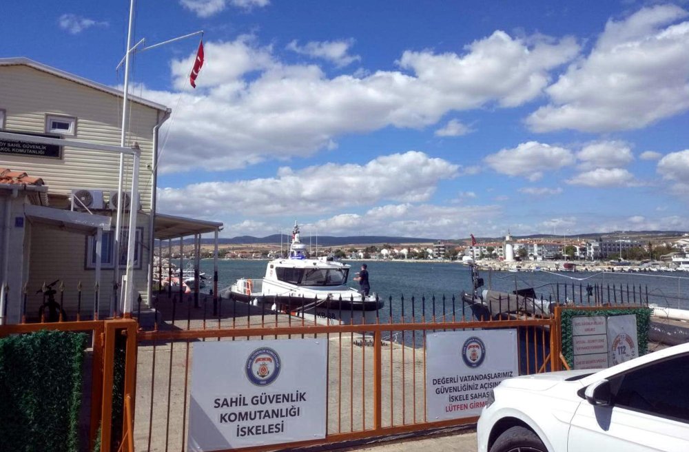 Şişme botla sürüklenen 4 kişi kurtarıldı