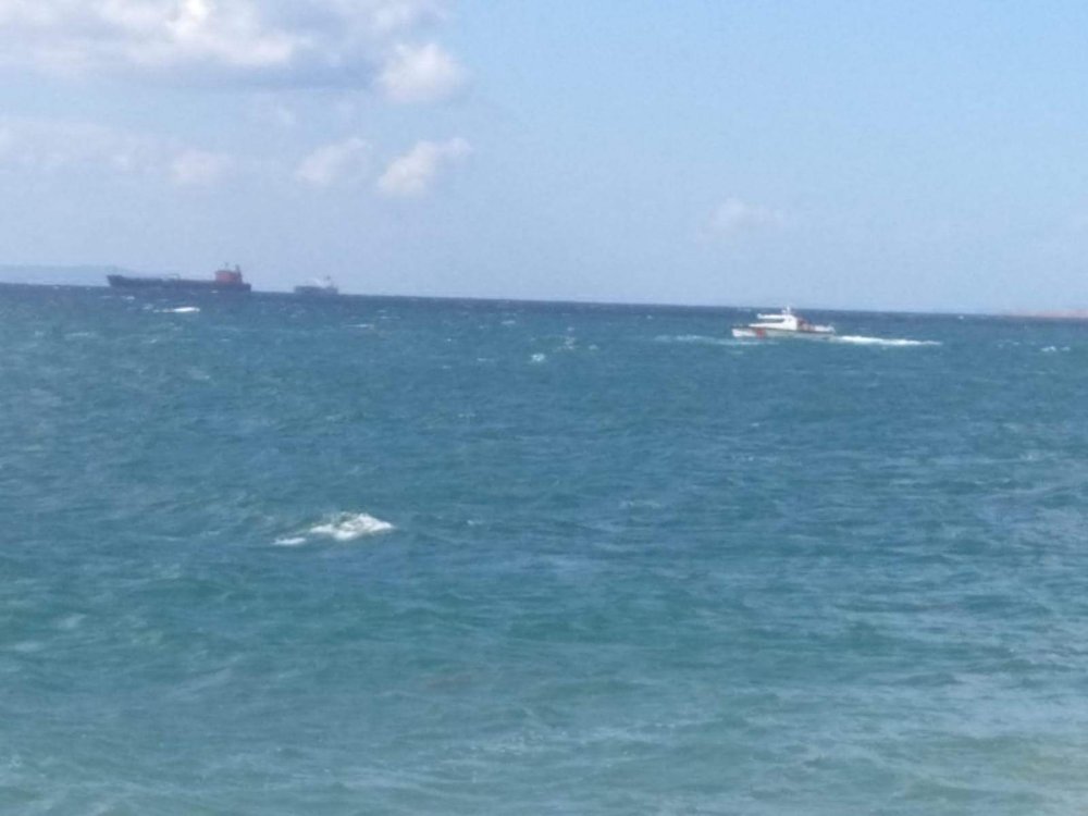 Şişme botla sürüklenen 4 kişi kurtarıldı