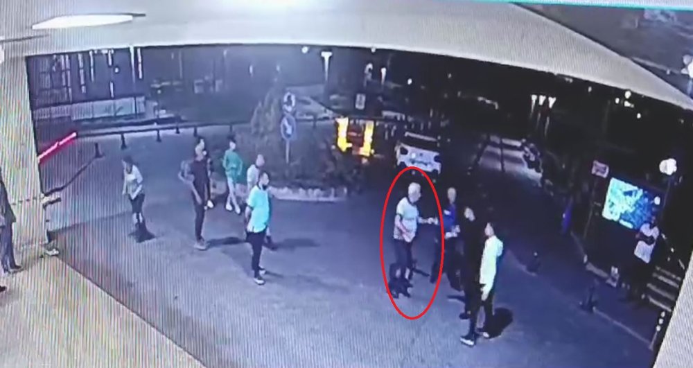 Güvenlik görevlisi aldığı darbe sonrası yere yığılmıştı: Tartışmanın sebebi ortaya çıktı