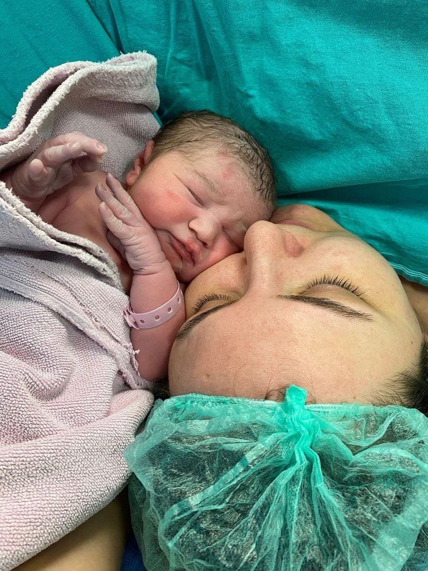 Önce lenfomayı yendi sonra anne oldu