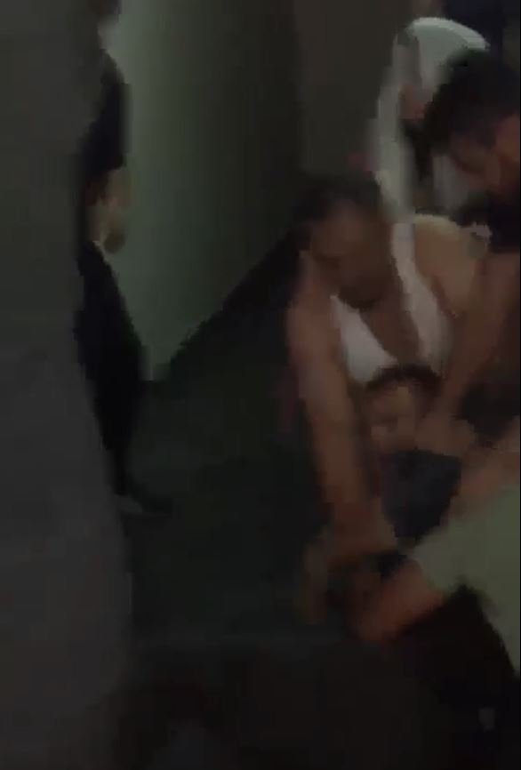 Kiracı polise saldırı: '15 dakika boyunca tekme tokat dövdüler'