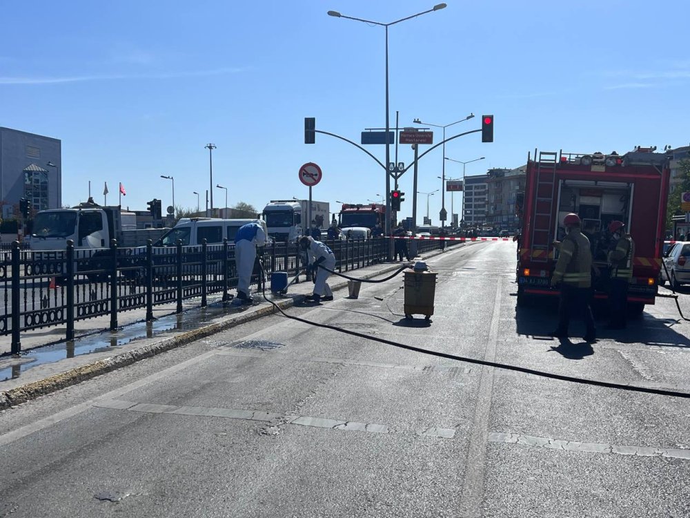 İstanbu'da kimyasal alarmı: Yol trafiğe kapandı