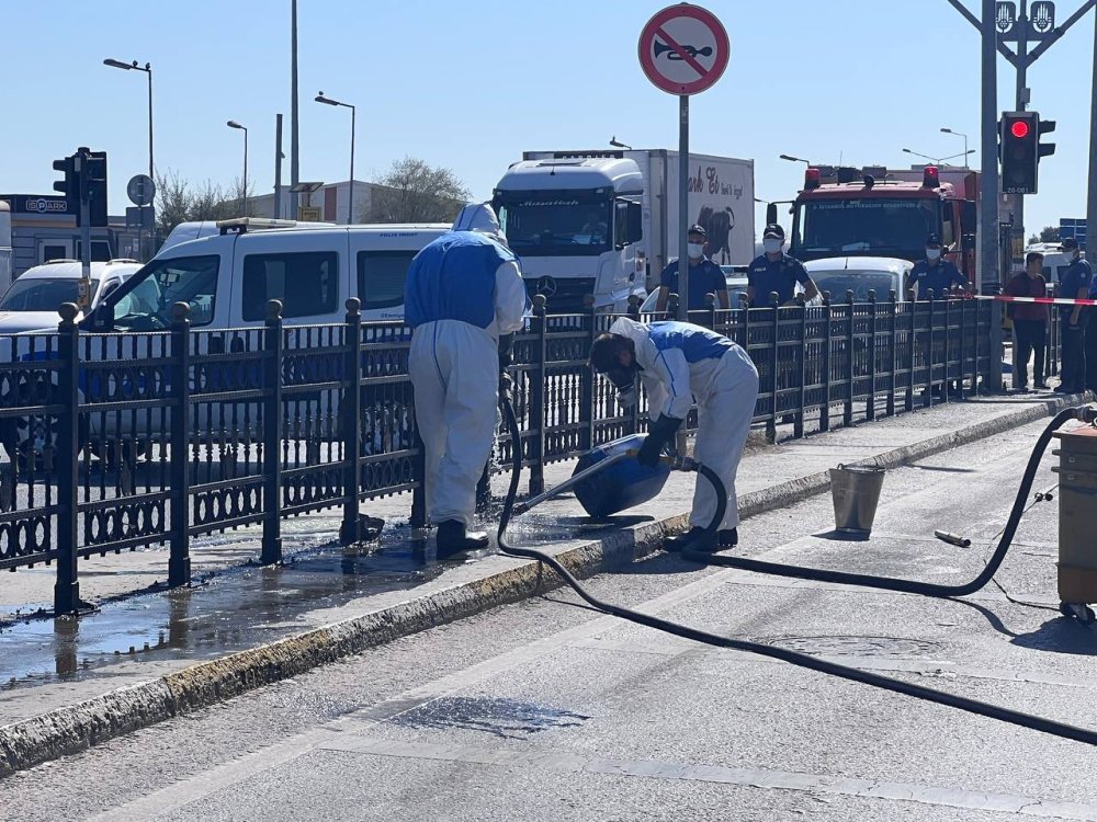 İstanbu'da kimyasal alarmı: Yol trafiğe kapandı