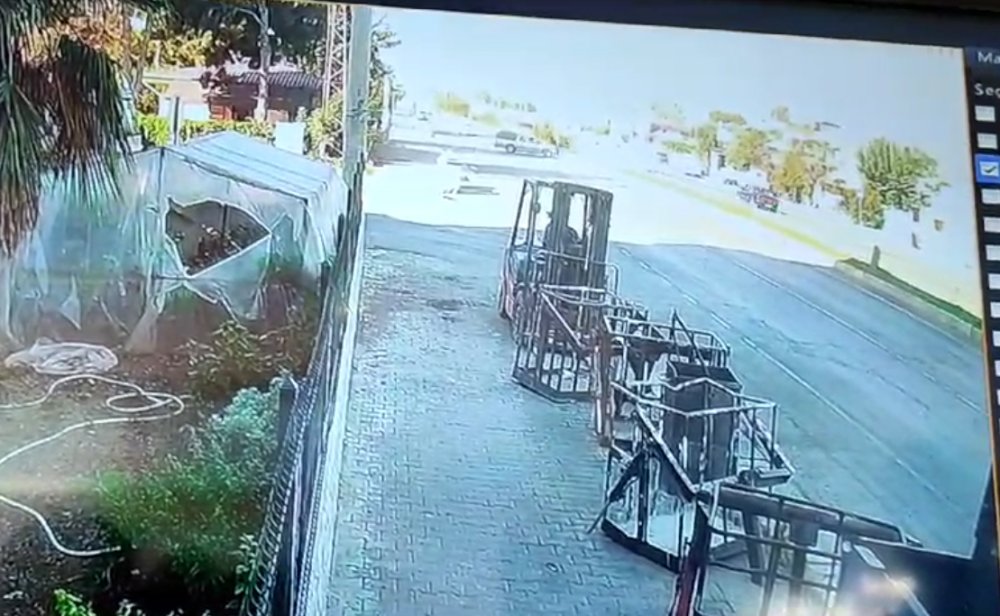 Katliam gibi kaza! Çöp kamyonu, kavşakta kamyonete çarptı: Ölü ve yaralılar var