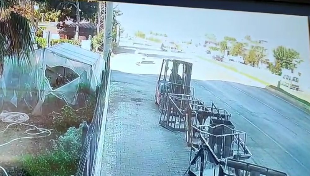 Katliam gibi kaza! Çöp kamyonu, kavşakta kamyonete çarptı: Ölü ve yaralılar var