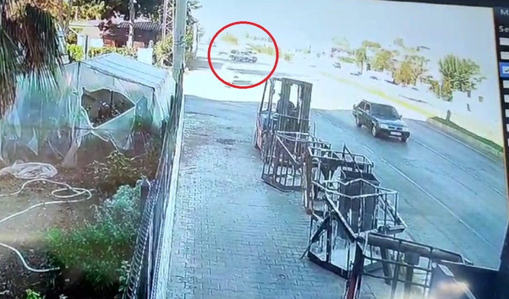 Katliam gibi kaza! Çöp kamyonu, kavşakta kamyonete çarptı: Ölü ve yaralılar var