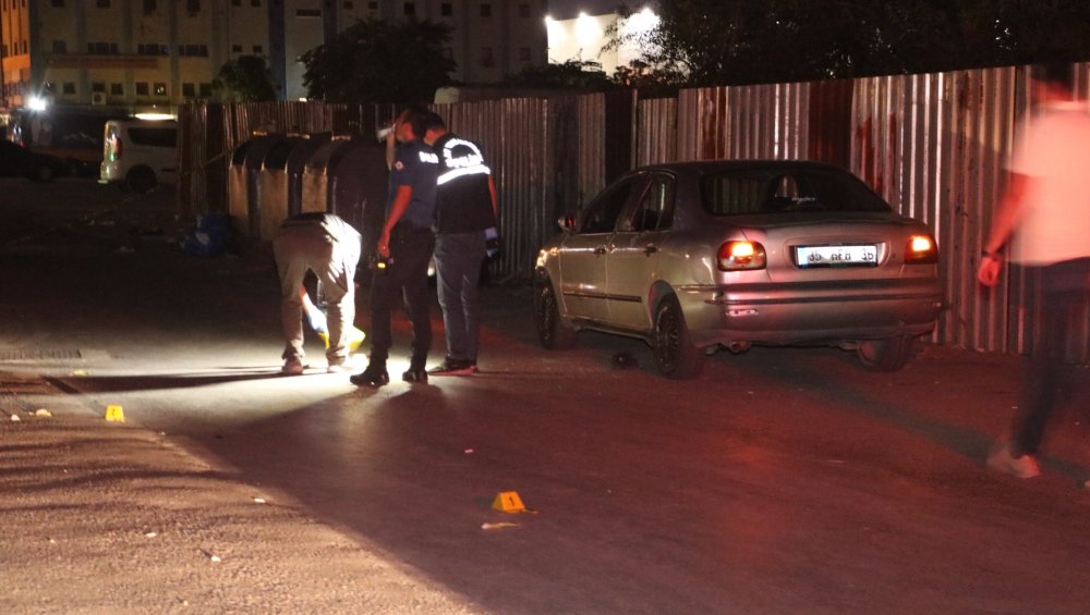 Sokakta karşılaştığı husumetlisine kurşun yağdırdı