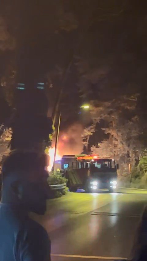 Ambulansla otomobilin kafa kafaya çarpıştı!