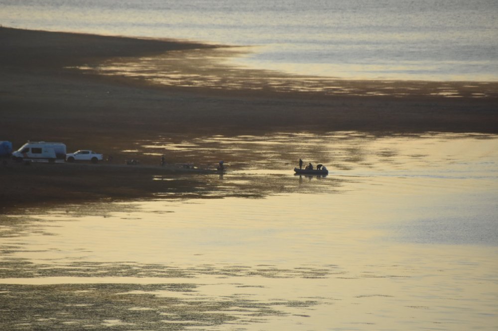 Yangına müdahale eden helikopter baraja düştü!