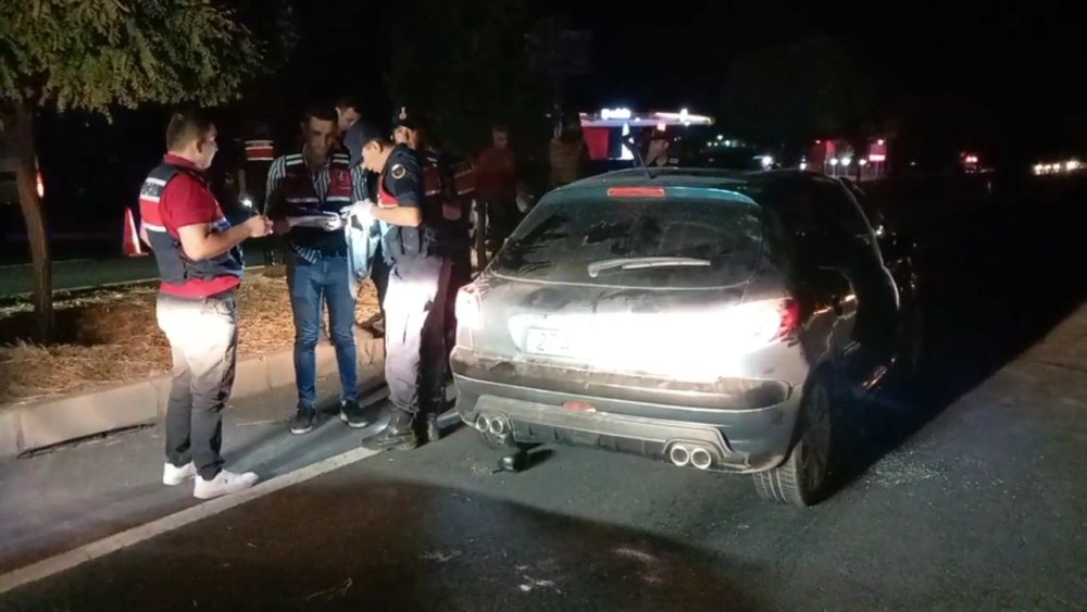 Babalarının taziyesi için geldikleri köyde otomobil çarptı: 3 ölü