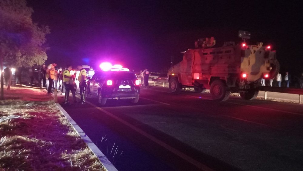 Babalarının taziyesi için geldikleri köyde otomobil çarptı: 3 ölü