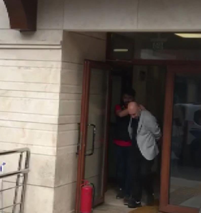 İş yerine gelen şüpheliler silahla rastgele ateş açtı