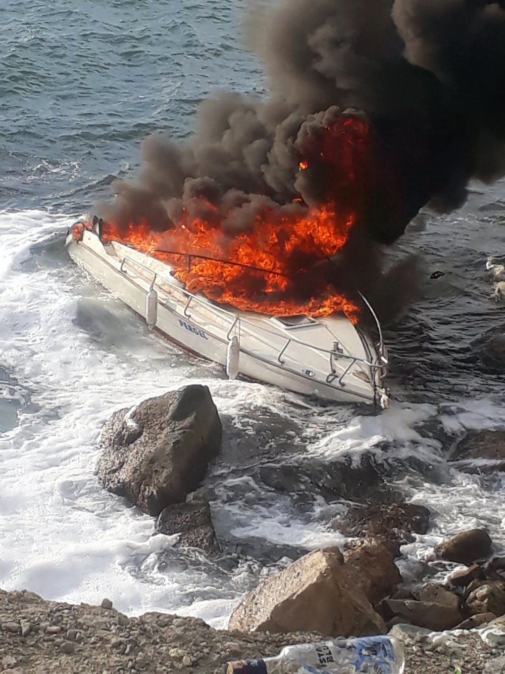Sürat teknesi bir anda alev aldı: Can pazarı yaşandı