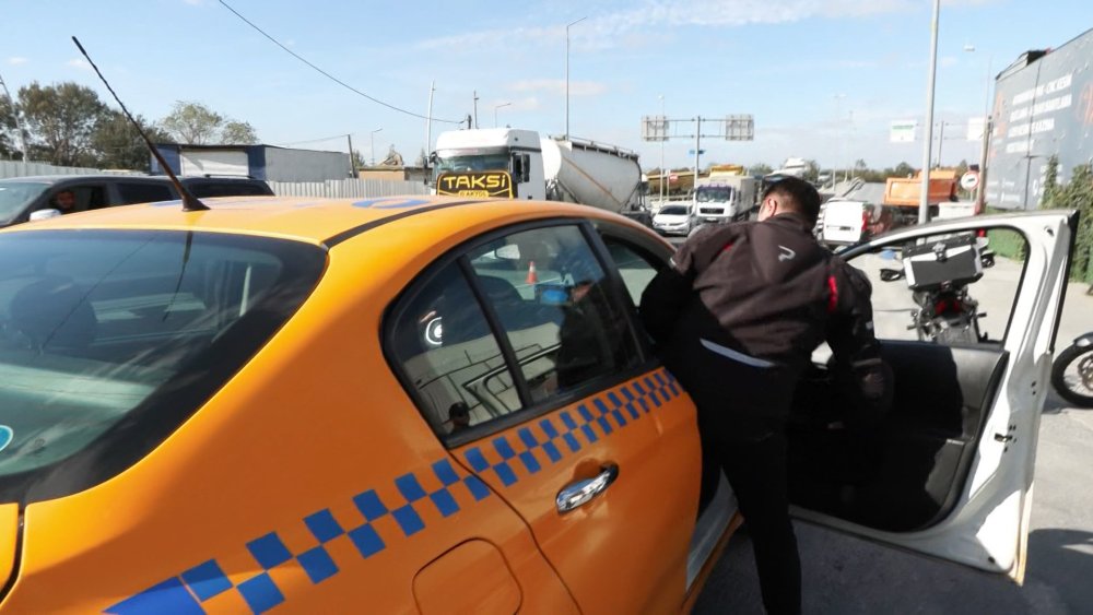 Denetim noktasına motosiklet ile geldi, taksi ile döndü
