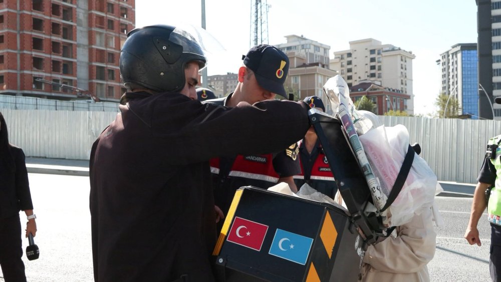 Denetim noktasına motosiklet ile geldi, taksi ile döndü