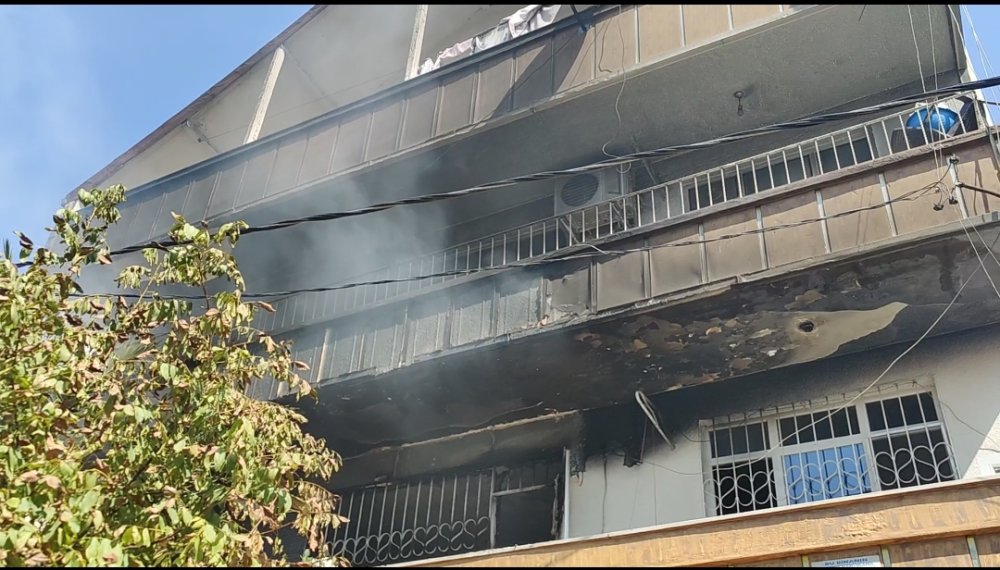 3 katlı binada yangın paniği