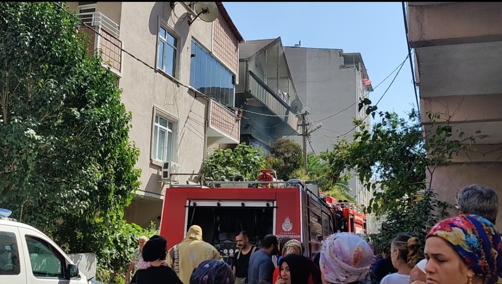3 katlı binada yangın paniği