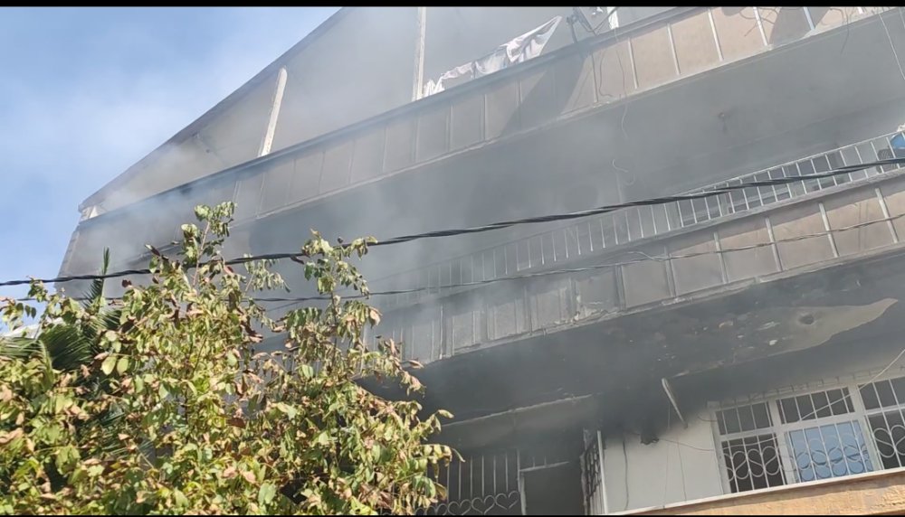 3 katlı binada yangın paniği