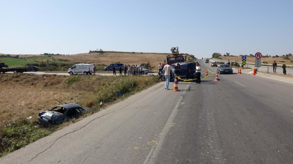 Feci kaza! Otomobiller çarpıştı: 2 ölü, 5 yaralı
