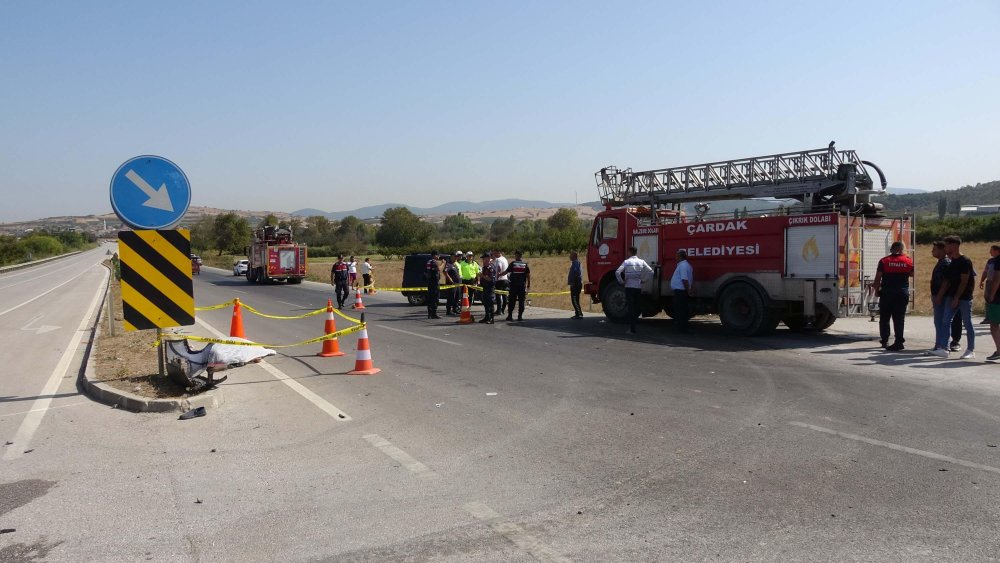 Feci kaza! Otomobiller çarpıştı: 2 ölü, 5 yaralı