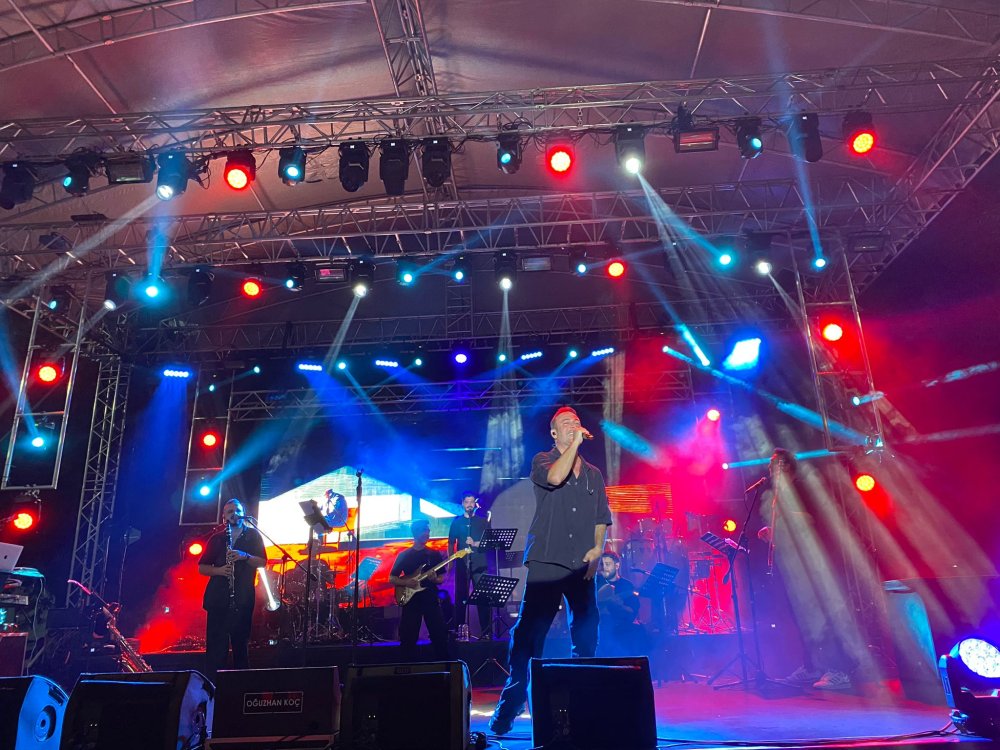 Oğuzhan Koç Kağıthane’de sahne aldı