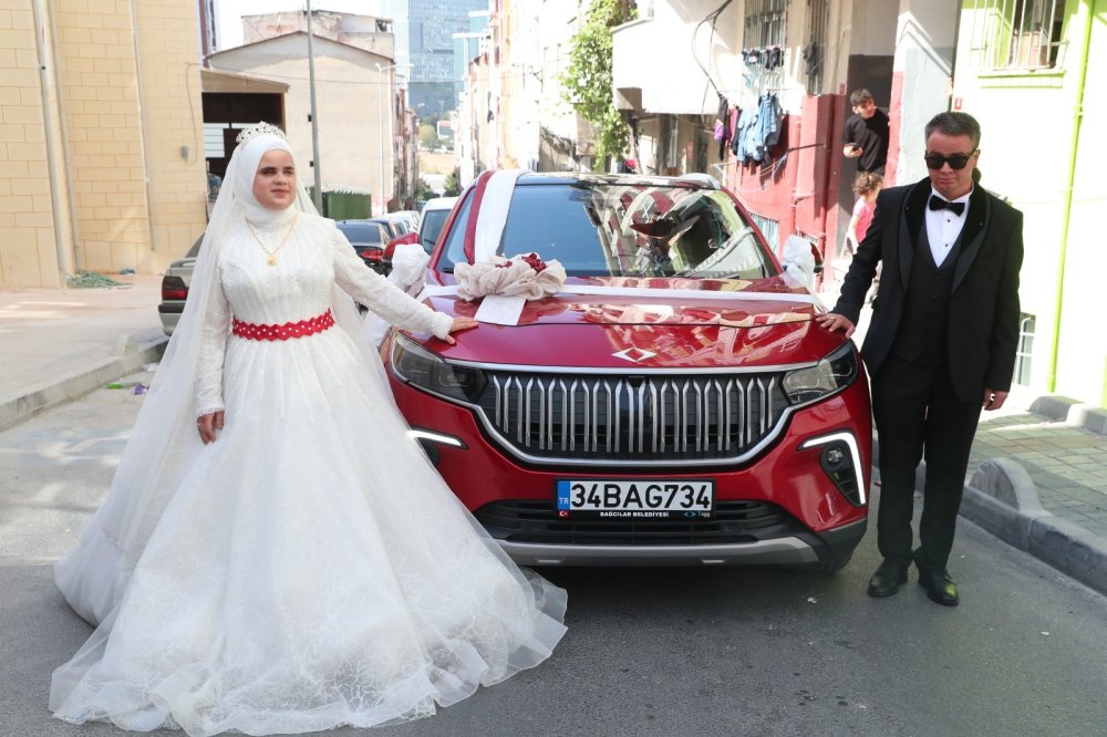 Toplu düğün şöleniyle 30 çift dünyaevine girdi