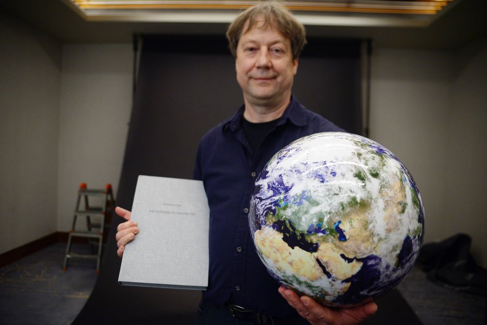 5 yılda, 80 bin kilometre seyahat etti: 50 astronotun fotoğrafını çekti